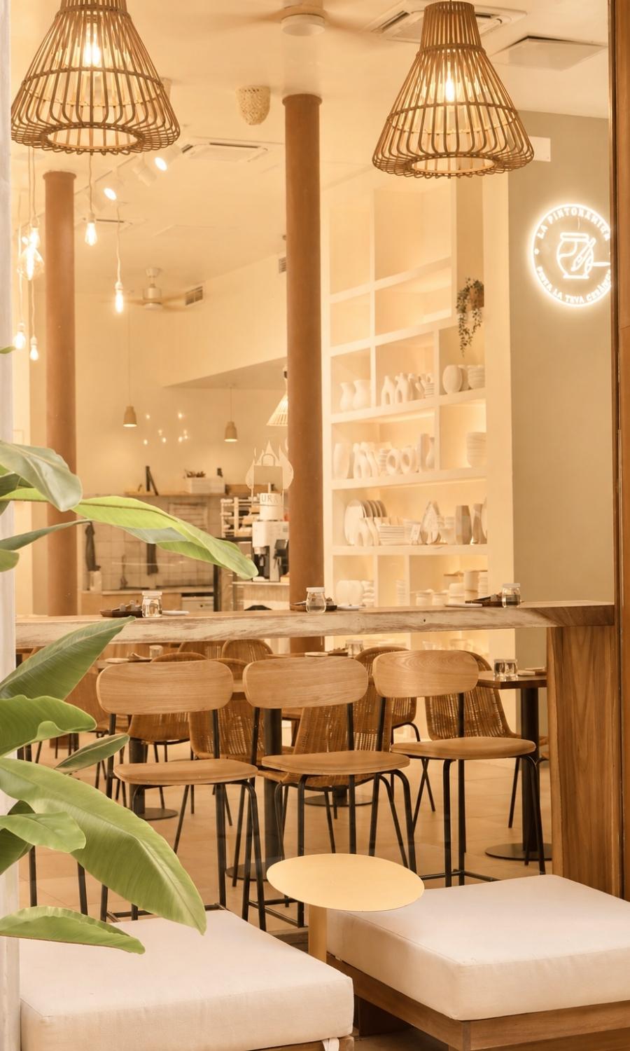 Interior del taller de ceràmica La Pintoràmica a Barcelona